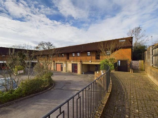 Apartment for rent in Caterham on the Hill, Hillview