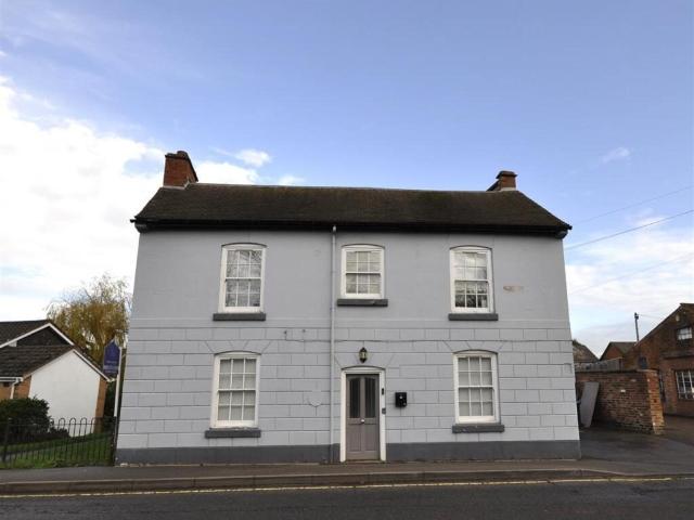 Apartment for rent in Woodloes Park, Green Close