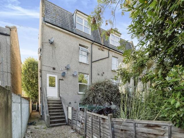 Apartment for rent in Upton, Greater London