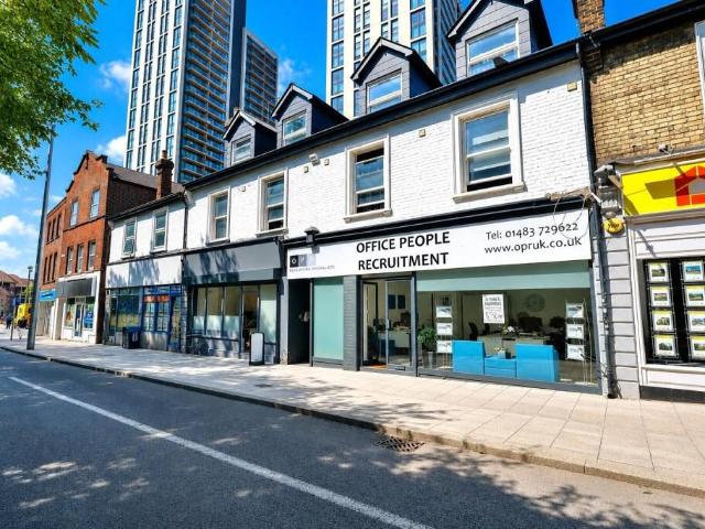 Apartment for rent in Horsell, Woking