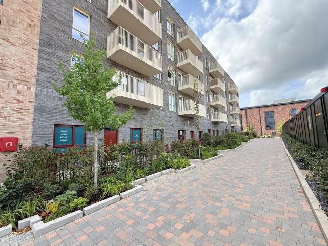 Apartment for rent in Harrow Weald, Greater London