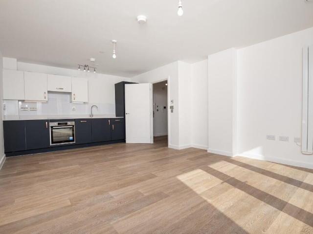 Apartment for rent in Ashley Park, Surrey
