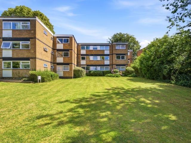 Apartment for rent in Hatching Green, Five Acres