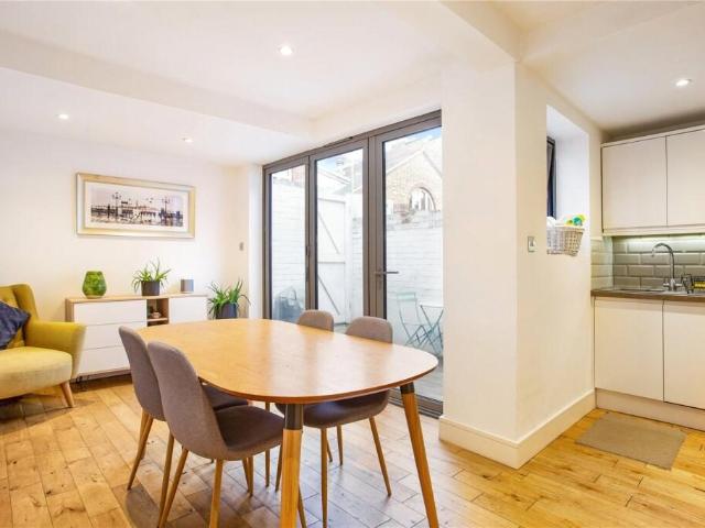Apartment for rent in Clapham Junction, Greater London
