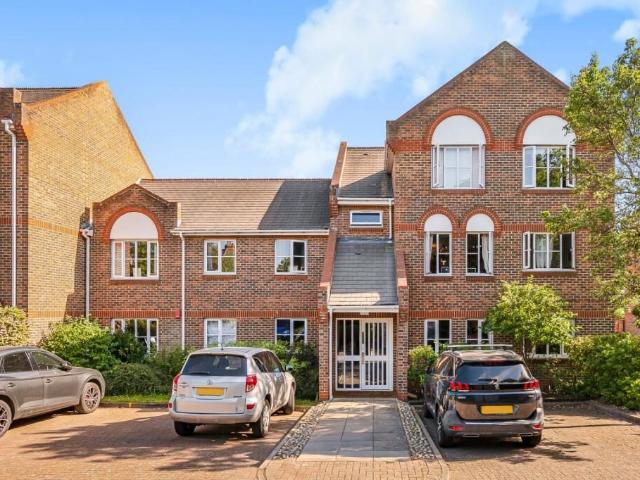 Apartment for rent in North Sheen, Greater London