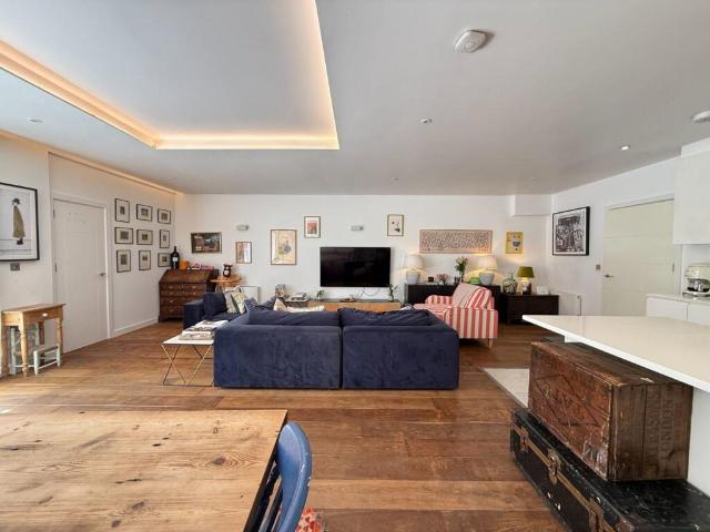 Apartment for rent in North Kensington, Greater London