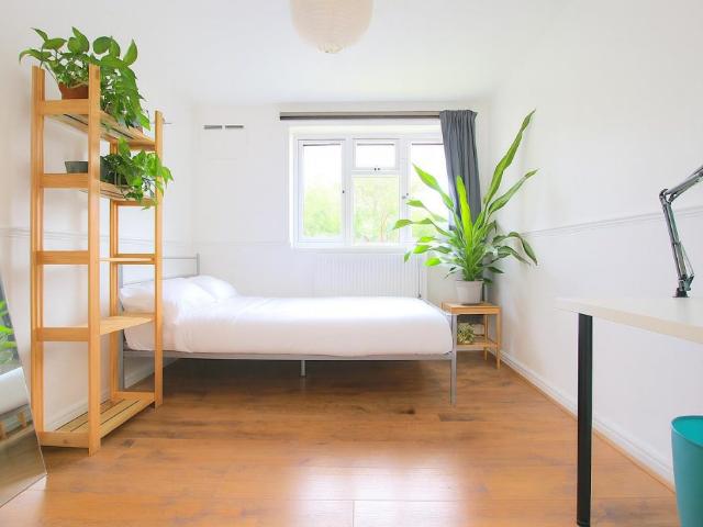 Apartment for rent in Locksley Estate, Limehouse