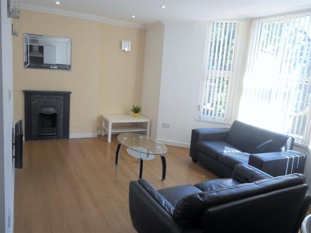 Apartment for rent in Plasnewydd, Falcon Lodge
