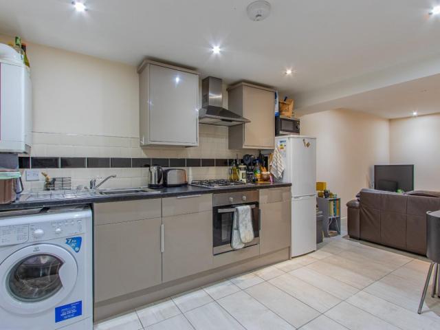 Apartment for rent in Plasnewydd, Falcon Lodge
