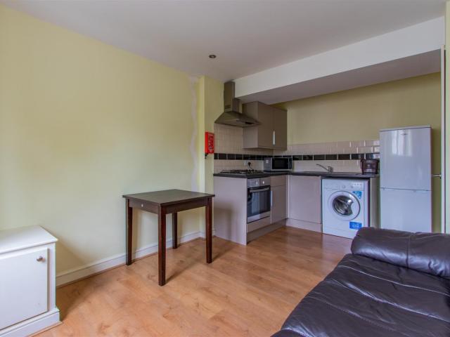 Apartment for rent in Plasnewydd, Falcon Lodge