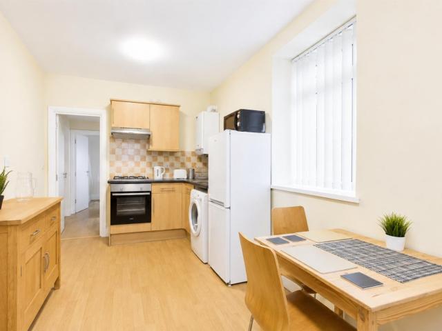 Apartment for rent in Plasnewydd, Falcon Lodge