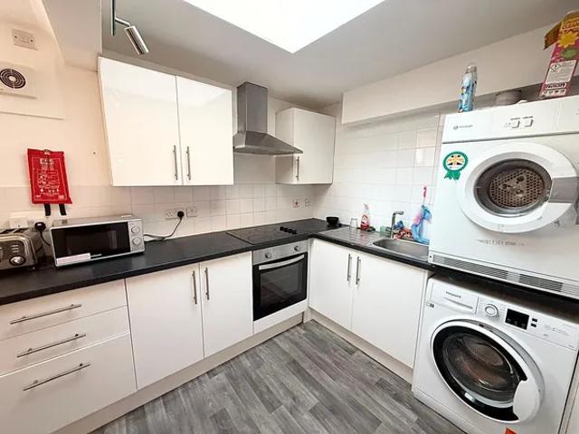 Apartment for rent in Woodloes Park, Green Close