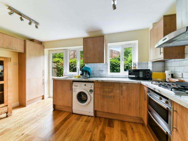 Apartment for rent in Stamford Hill, Greater London