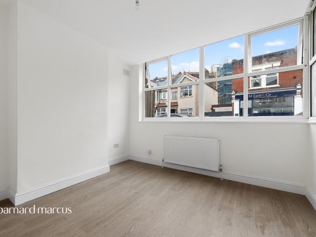Apartment for rent in London Borough of Merton, Collier's Wood