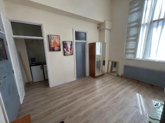 Apartment for rent in Falcon Lodge, Wales