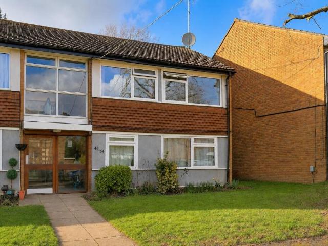Apartment for rent in Hatching Green, Five Acres