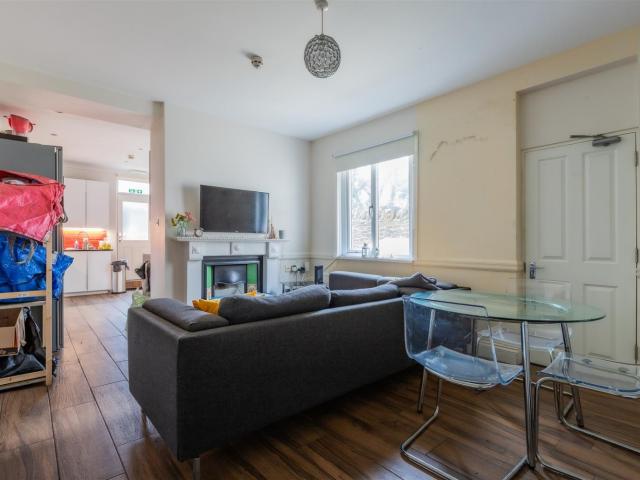 Apartment for rent in Plasnewydd, Falcon Lodge