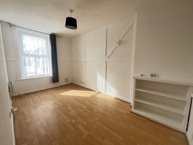 Apartment for rent in Southtown, Stokesby