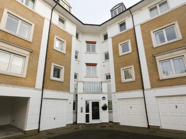 Apartment for rent in Roedean