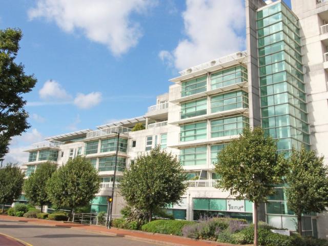 Apartment for rent in Cardiff Bay, Falcon Lodge