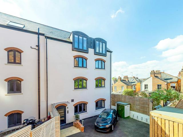 Apartment for rent in St Albans, Five Acres