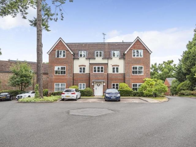 Apartment for rent in Heol-las, Surrey