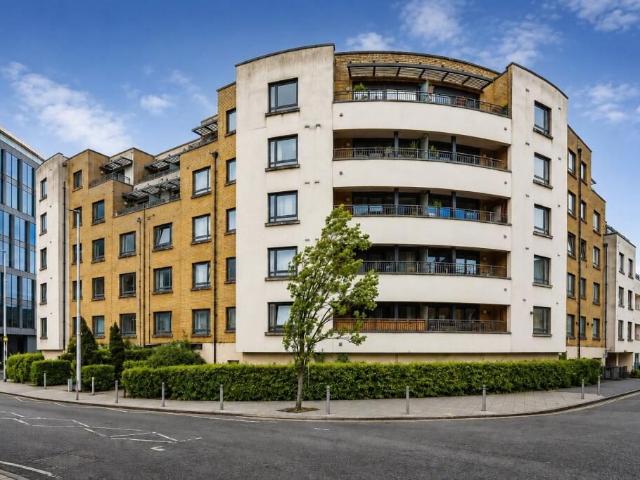 Apartment for rent in Horsell, Woking