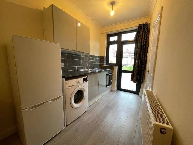 Apartment for rent in Mapesbury, Greater London