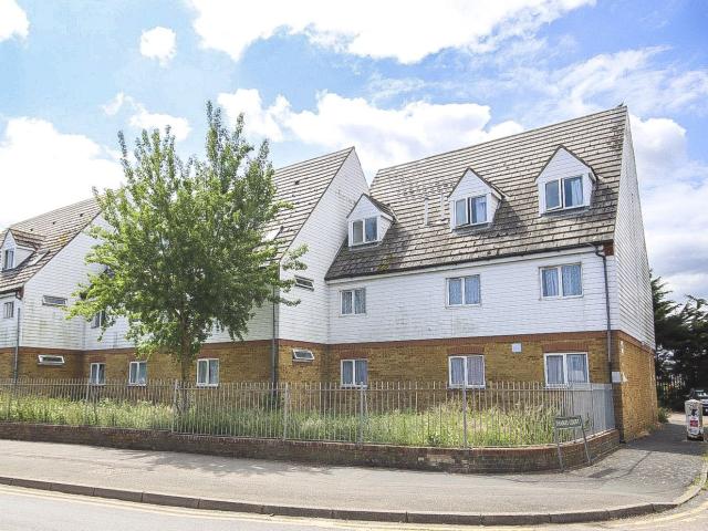 Apartment for rent in East End, Swale