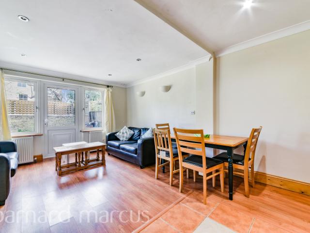Apartment for rent in Furzedown, Greater London
