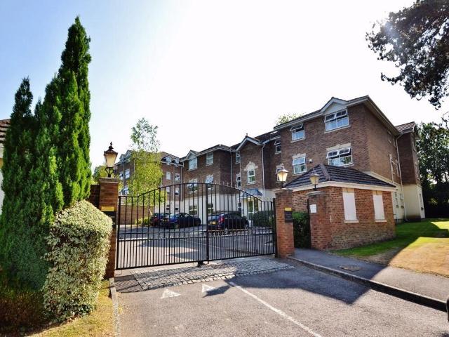Apartment for rent in Perryfields, West Sussex