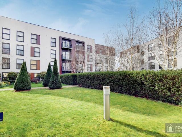 Apartment for rent in Little Stanmore, Greater London
