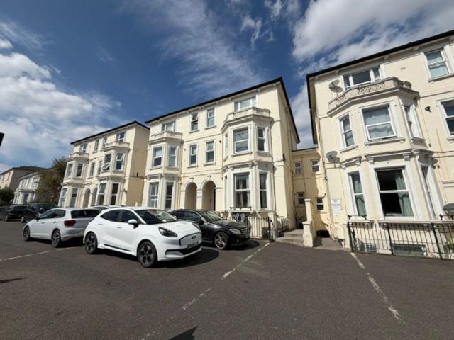 Apartment for rent in St James, Sandown Park