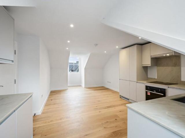 Apartment for rent in London Borough of Croydon, Shirley