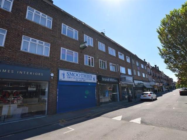 Apartment for rent in Hatch End, Greater London
