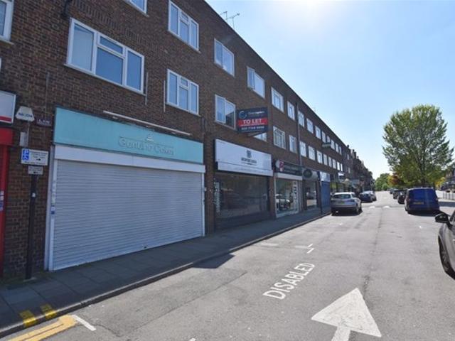 Apartment for rent in Hatch End, Greater London