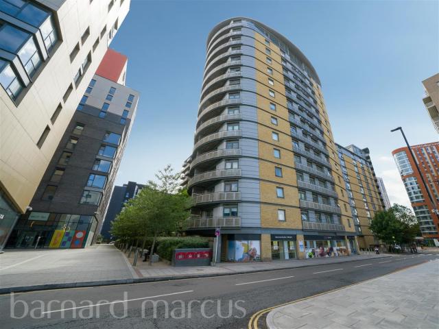 Apartment for rent in London Borough of Ealing, Park Royal