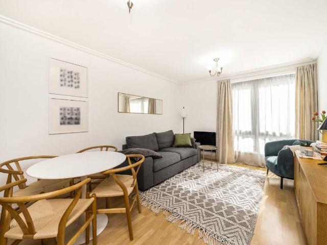 Apartment for rent in London Borough of Ealing, Park Royal