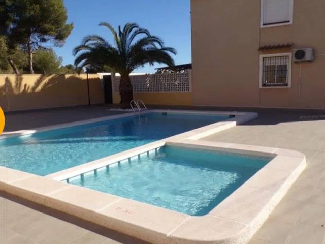 Casa en alquiler en Villa Martín, Orihuela