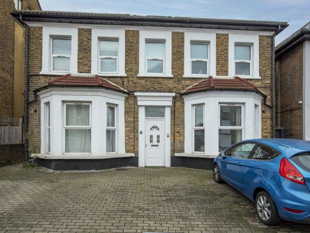 Apartment for rent in London Borough of Ealing, Hanwell