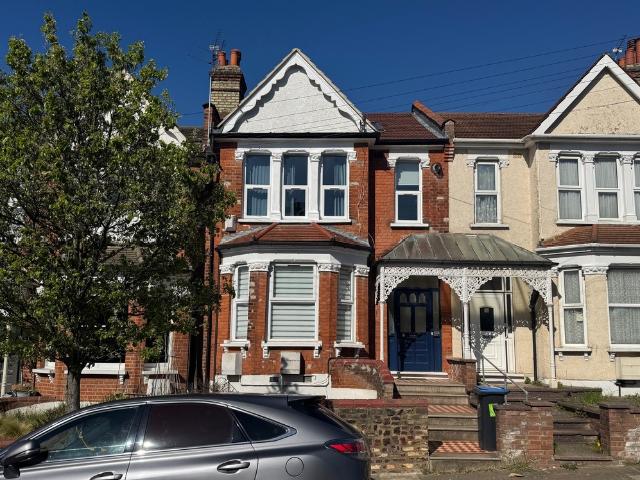 Apartment for rent in New Southgate, Greater London