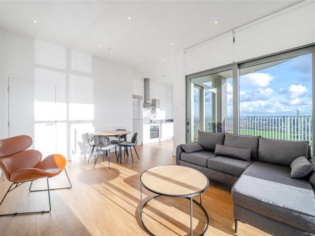 Apartment for rent in Oaklands Rise, Greater London
