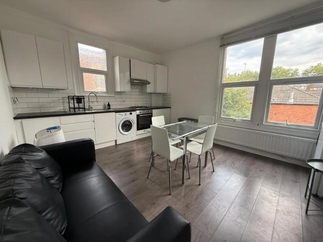 Apartment for rent in Mapesbury, Greater London