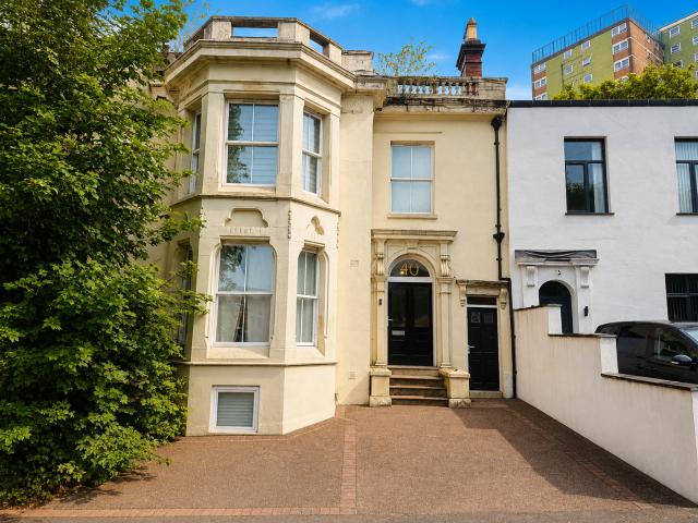 Apartment for rent in Dixons Green, West Midlands