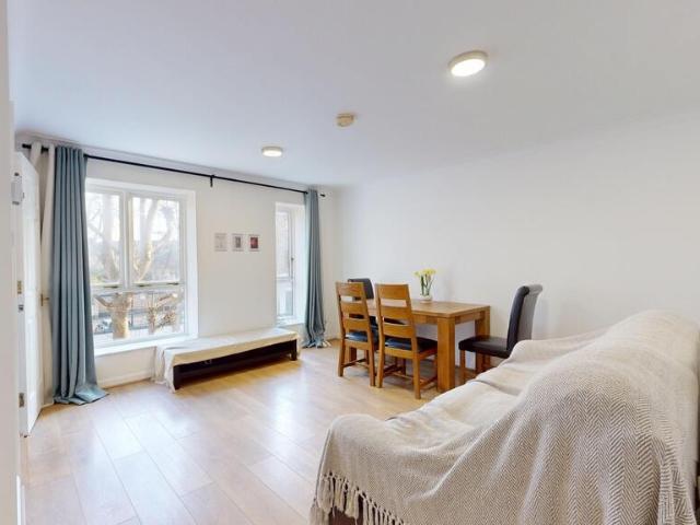 Apartment for rent in Silvertown, Greater London