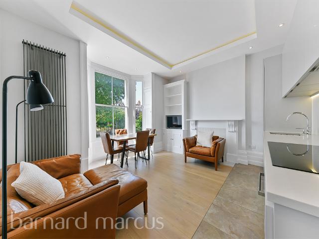 Apartment for rent in Southfields, Greater London