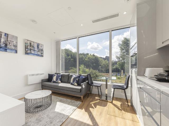 Apartment for rent in London Borough of Ealing, Park Royal