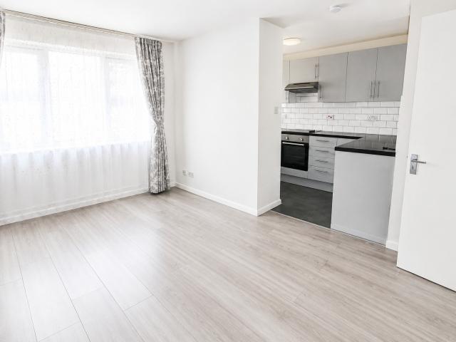 Apartment for rent in Bowes, Greater London