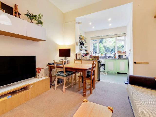 Apartment for rent in Brownswood Park, Stoke Newington
