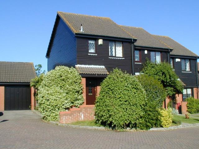 Apartment for rent in Heol-las, Surrey